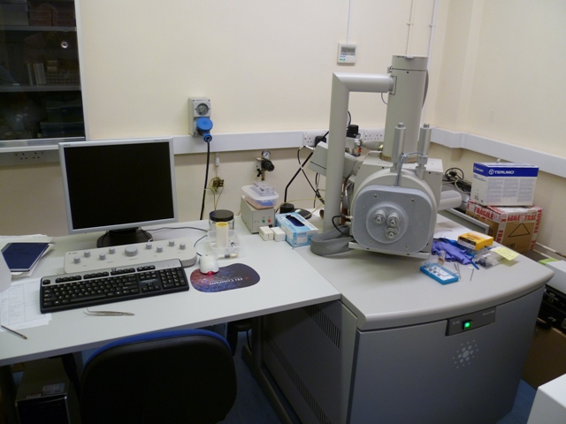 FEI Quanta 400 Scanning Electron Microscope + preparation equipment
